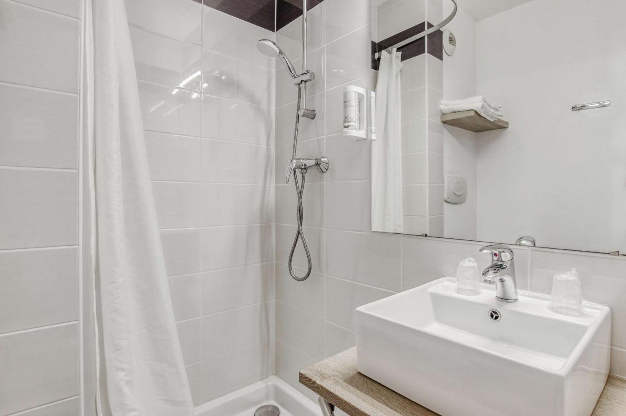 Brit Hotel Clermont-lʼHérault エクステリア 写真